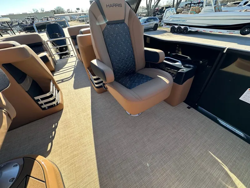 Slide: The Image of Harris Grand Mariner 250 2026 - 30