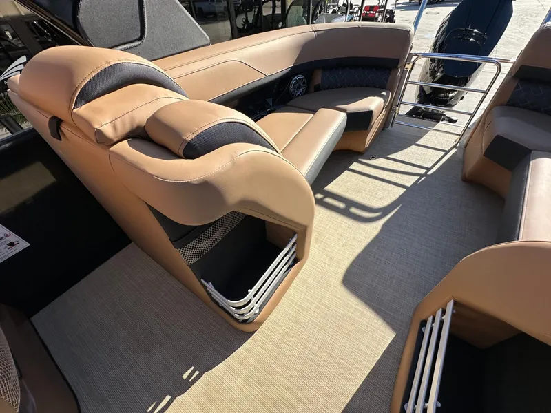 Slide: The Image of Harris Grand Mariner 250 2026 - 31