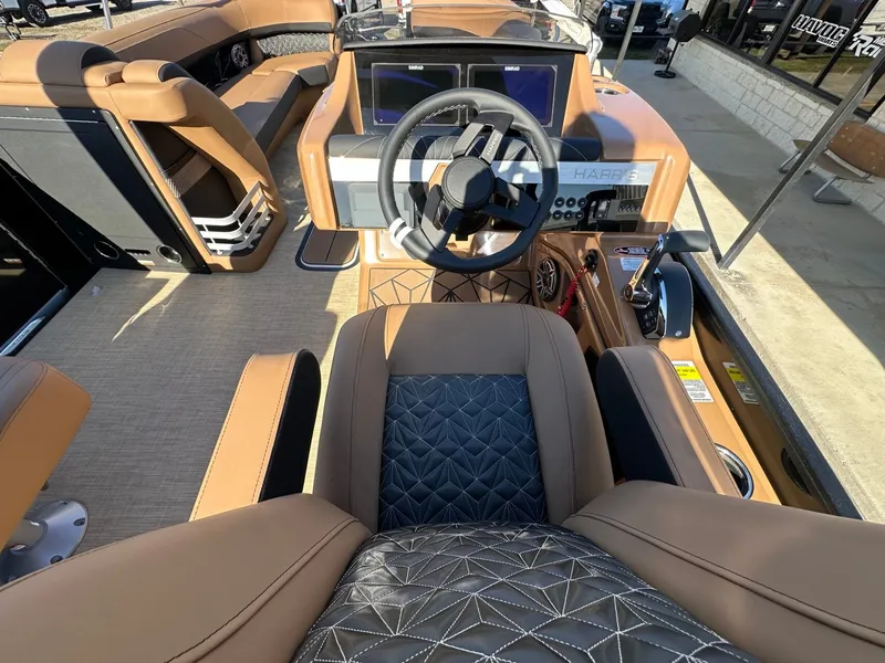 Slide: The Image of Harris Grand Mariner 250 2026 - 34