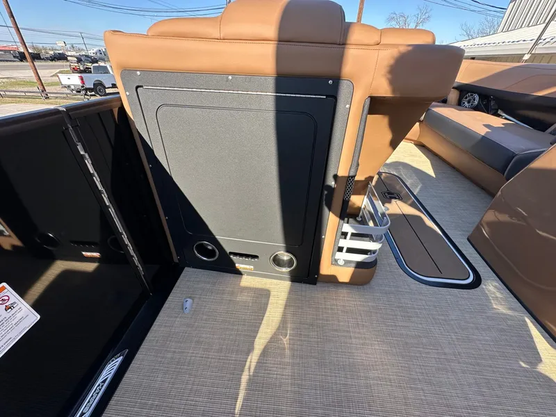 Slide: The Image of Harris Grand Mariner 250 2026 - 35