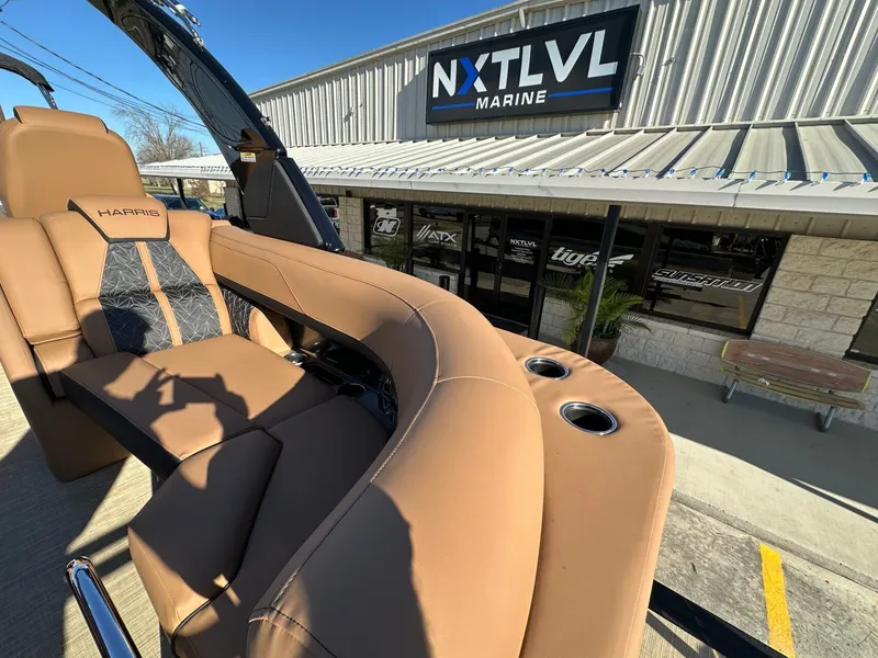 Slide: The Image of Harris Grand Mariner 250 2026 - 36