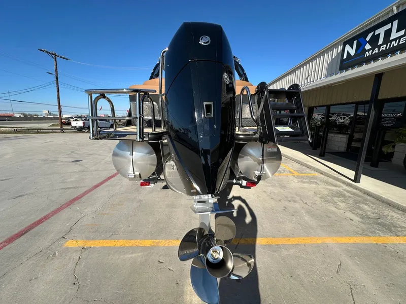 Slide: The Image of Harris Grand Mariner 250 2026 - 4