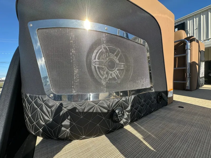 Slide: The Image of Harris Grand Mariner 250 2026 - 40