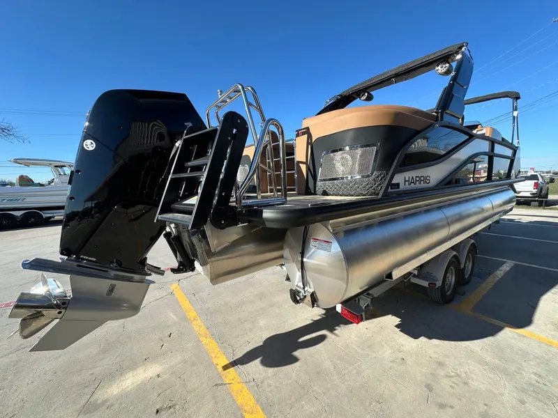 Slide: The Image of Harris Grand Mariner 250 2026 - 5