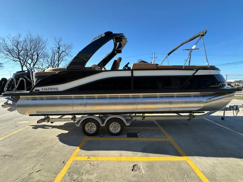 Slide: The Image of Harris Grand Mariner 250 2026 - 6