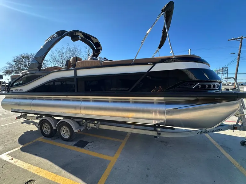 Slide: The Image of Harris Grand Mariner 250 2026 - 7