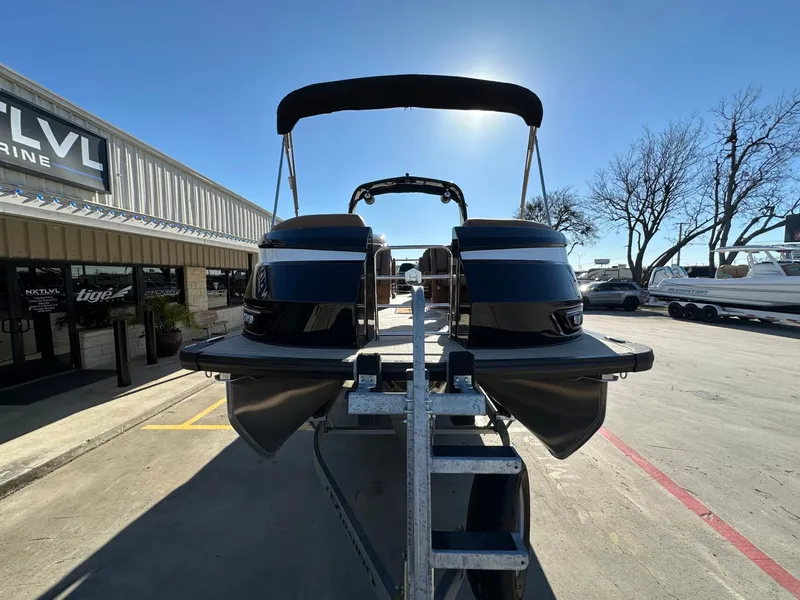 Slide: The Image of Harris Grand Mariner 250 2026 - 8