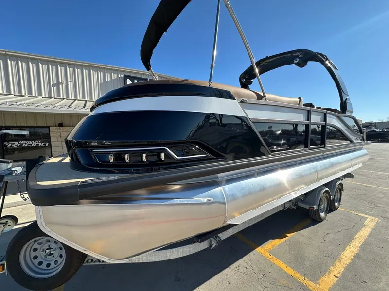 Slide: The Image of Harris Grand Mariner 250 2026 - 9