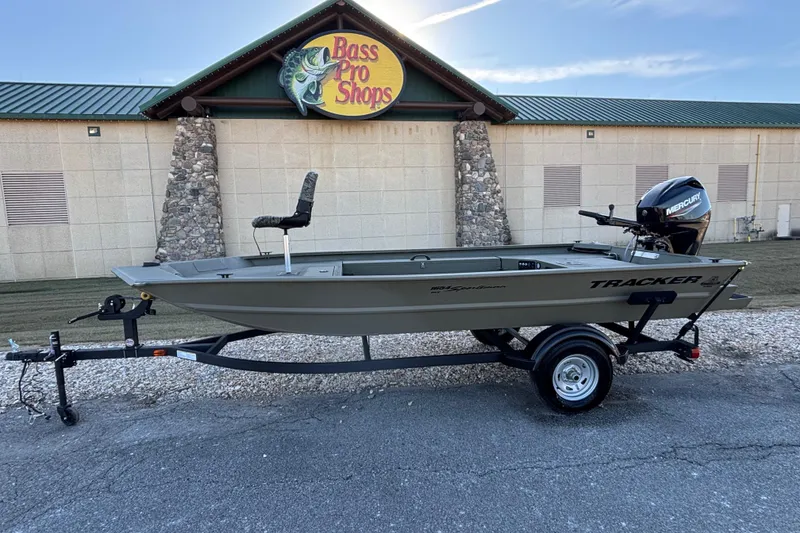 Slide: The Image of Tracker Grizzly 1654 T Sportsman 2026 - 36