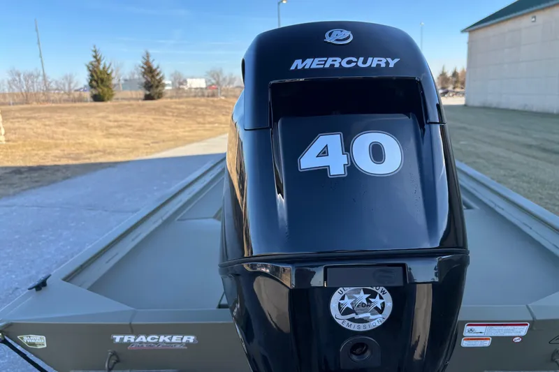 Slide: The Image of Tracker Grizzly 1654 T Sportsman 2026 - 37