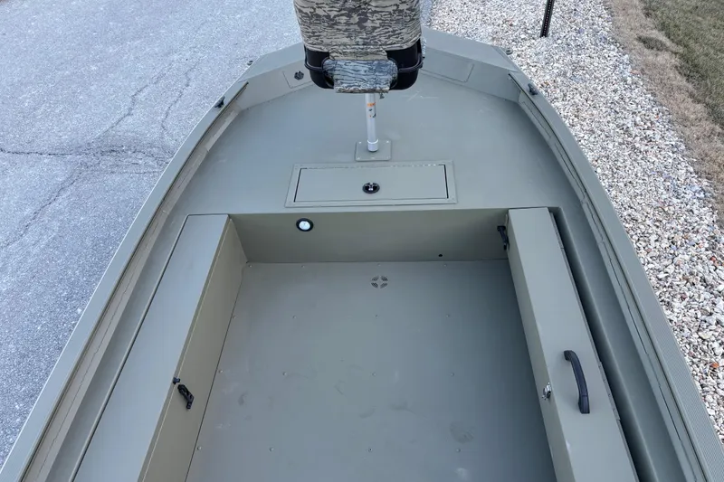 Slide: The Image of Tracker Grizzly 1654 T Sportsman 2026 - 38