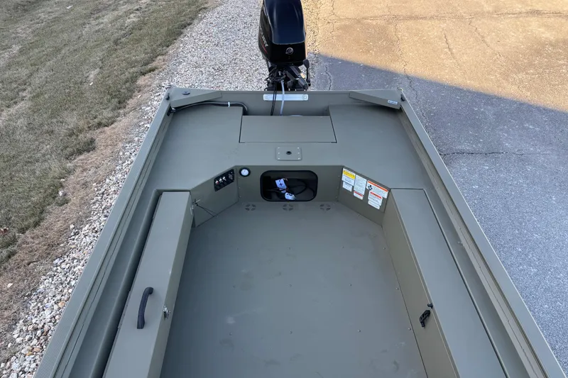 Slide: The Image of Tracker Grizzly 1654 T Sportsman 2026 - 40