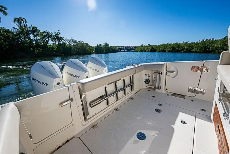 Slide: The Image of Boston Whaler 350 Realm 2022 - 10