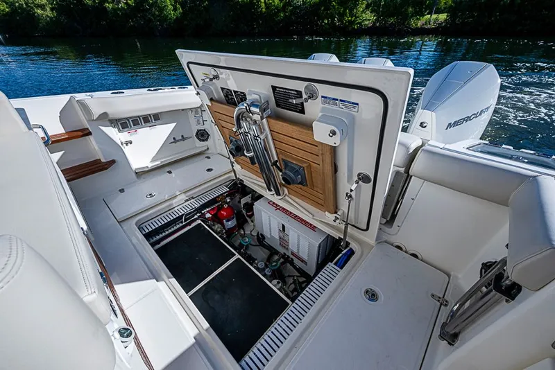 Slide: The Image of Boston Whaler 350 Realm 2022 - 13