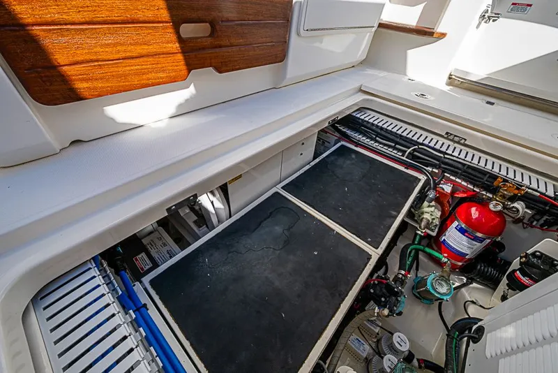 Slide: The Image of Boston Whaler 350 Realm 2022 - 14