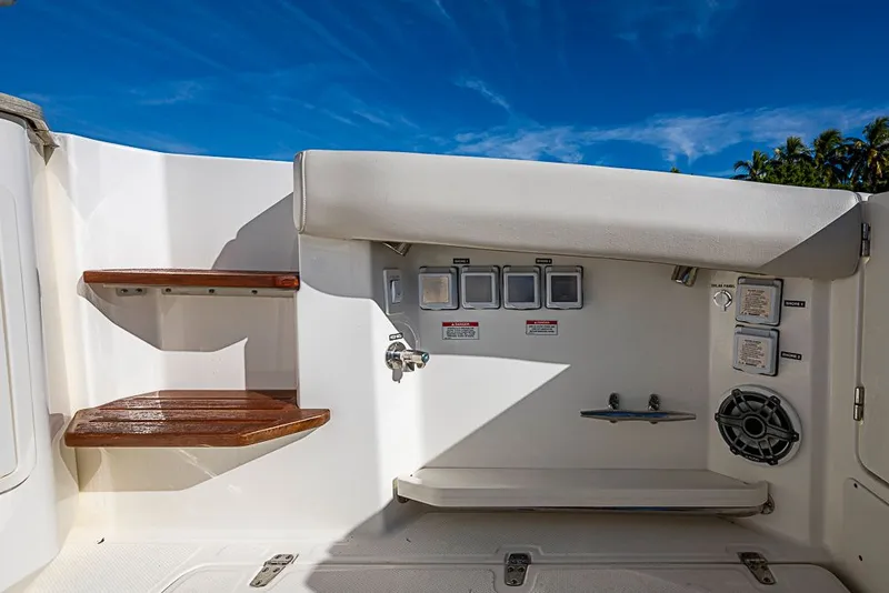 Slide: The Image of Boston Whaler 350 Realm 2022 - 15