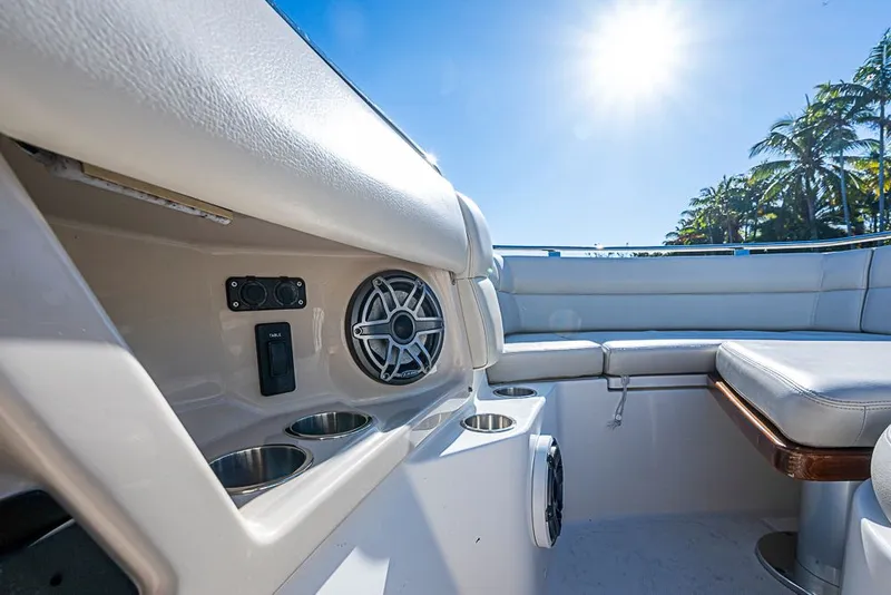 Slide: The Image of Boston Whaler 350 Realm 2022 - 17