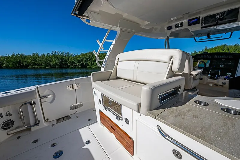 Slide: The Image of Boston Whaler 350 Realm 2022 - 20