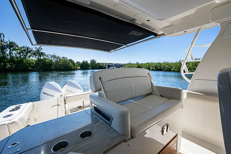 Slide: The Image of Boston Whaler 350 Realm 2022 - 25