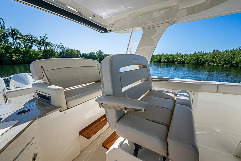 Slide: The Image of Boston Whaler 350 Realm 2022 - 26