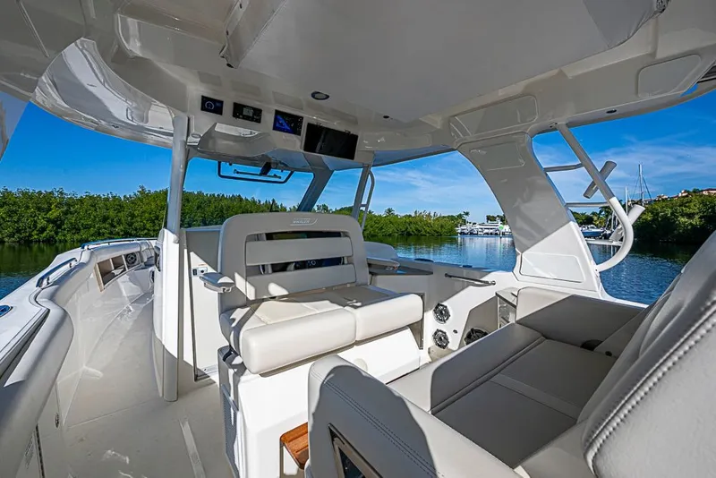 Slide: The Image of Boston Whaler 350 Realm 2022 - 28