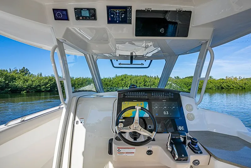 Slide: The Image of Boston Whaler 350 Realm 2022 - 29