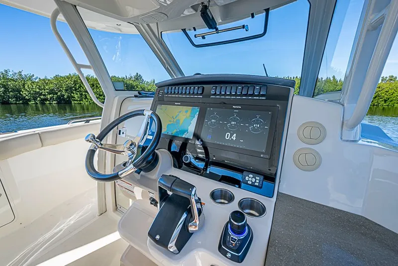 Slide: The Image of Boston Whaler 350 Realm 2022 - 30