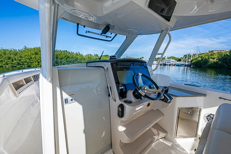 Slide: The Image of Boston Whaler 350 Realm 2022 - 31
