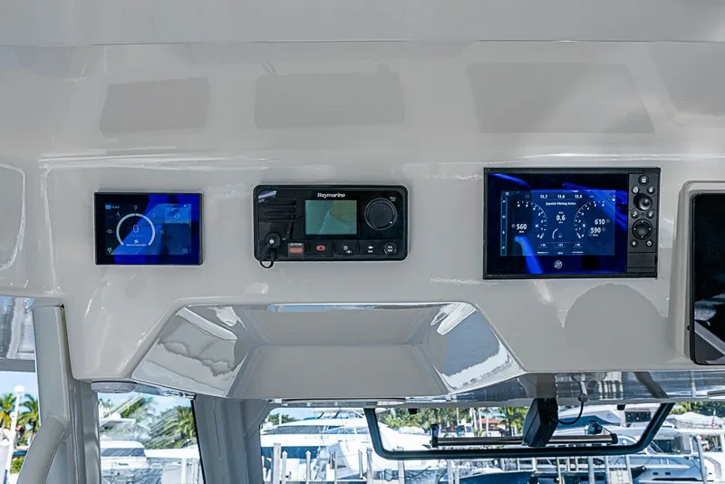 Slide: The Image of Boston Whaler 350 Realm 2022 - 32