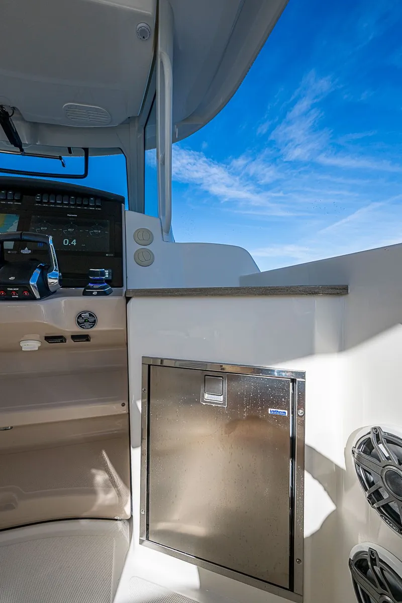 Slide: The Image of Boston Whaler 350 Realm 2022 - 33