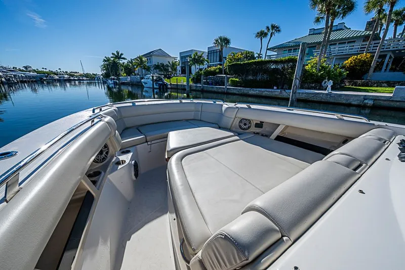 Slide: The Image of Boston Whaler 350 Realm 2022 - 34