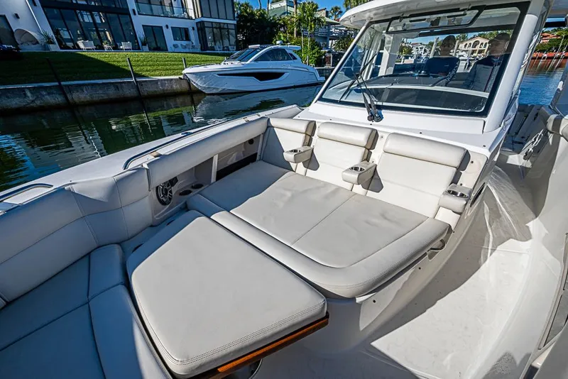 Slide: The Image of Boston Whaler 350 Realm 2022 - 37