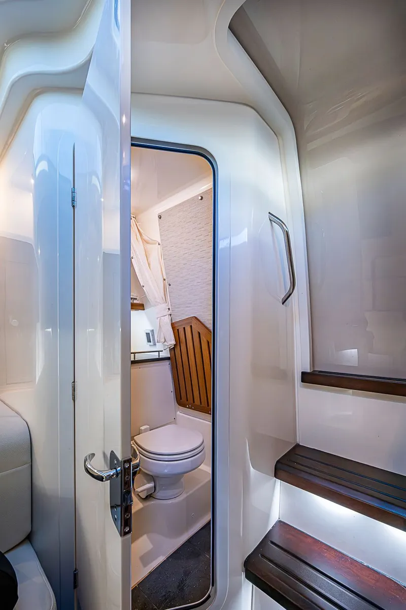 Slide: The Image of Boston Whaler 350 Realm 2022 - 43