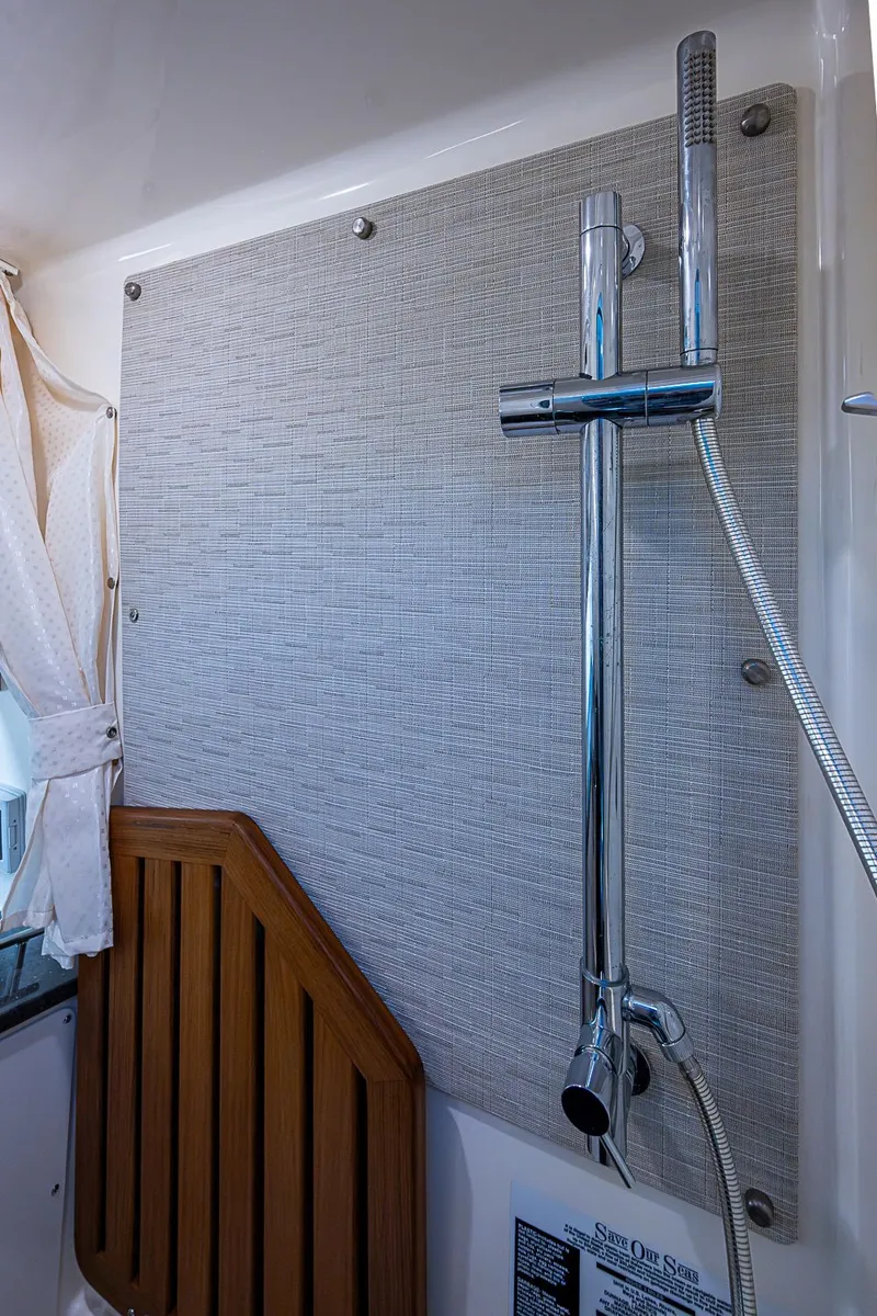 Slide: The Image of Boston Whaler 350 Realm 2022 - 44