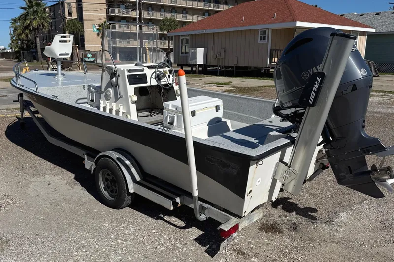 Slide: The Image of 1991 Shallow Sport 21 boat with Yamaha outboard motor. - 3