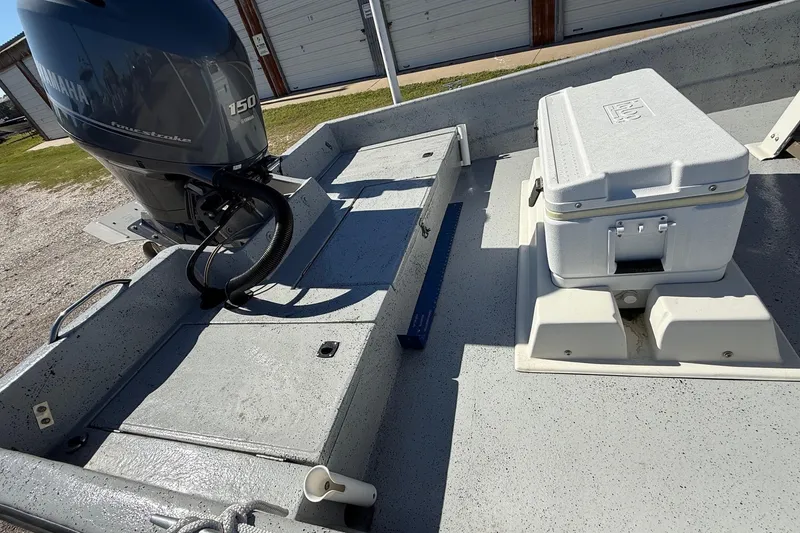 Slide: The Image of 1991 Shallow Sport 21 boat with Yamaha 150 engine. - 6