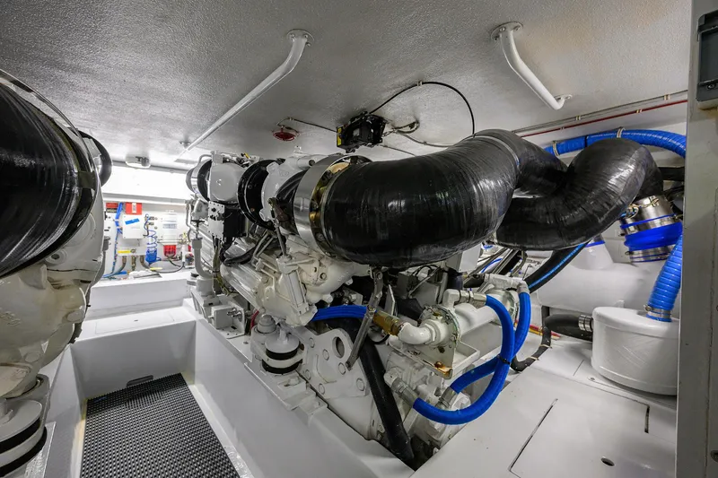 Slide: The Image of Hatteras 60 Convertible 2001 - 65