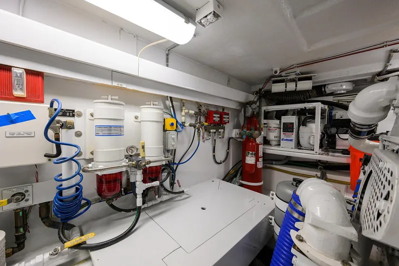 Slide: The Image of Hatteras 60 Convertible 2001 - 67