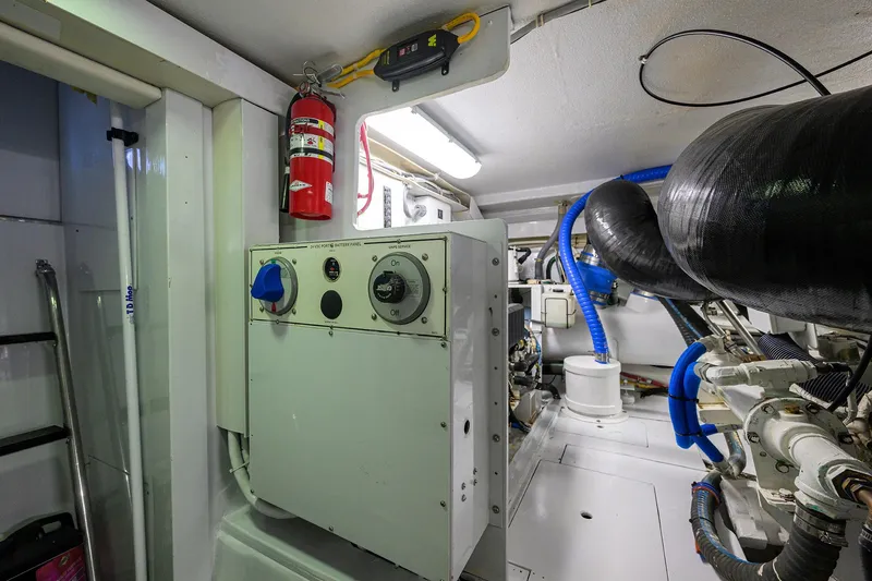 Slide: The Image of Hatteras 60 Convertible 2001 - 75