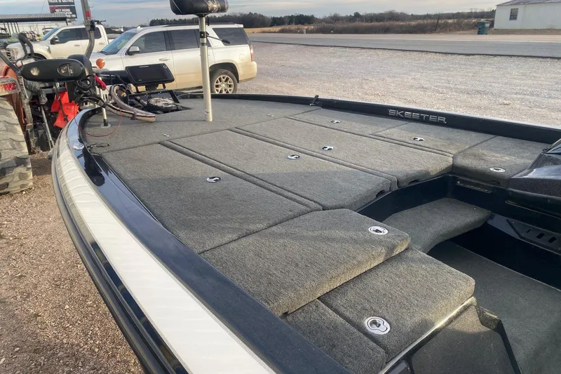 Slide: The Image of 2019 Skeeter ZX250 fishing boat with spacious deck and advanced equipment. - 9