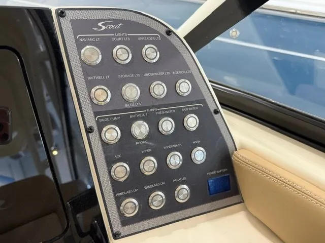 Slide: The Image of Scout 255 Dorado 2023 - 17