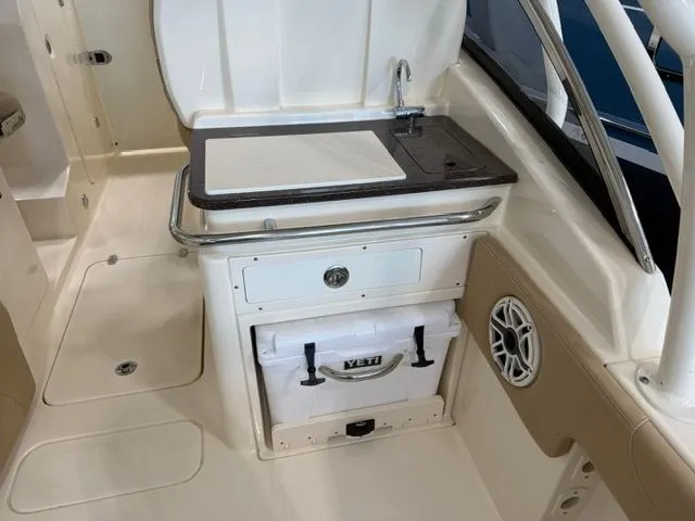 Slide: The Image of Scout 255 Dorado 2023 - 20