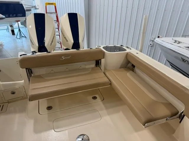 Slide: The Image of Scout 255 Dorado 2023 - 22