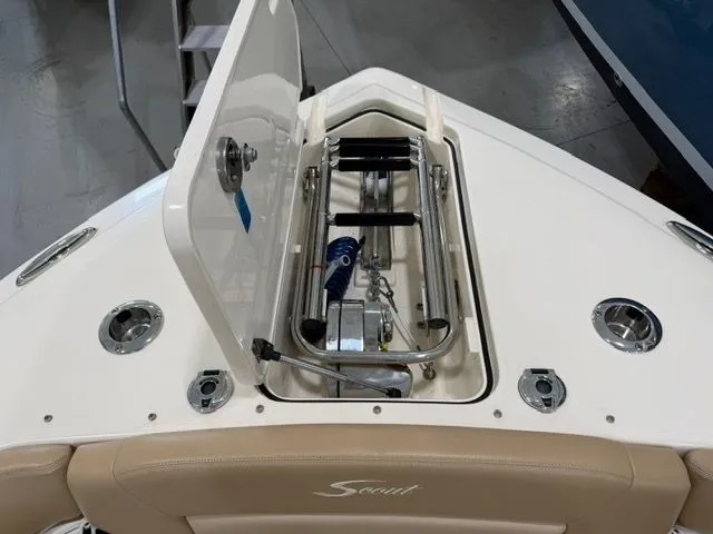 Slide: The Image of Scout 255 Dorado 2023 - 8