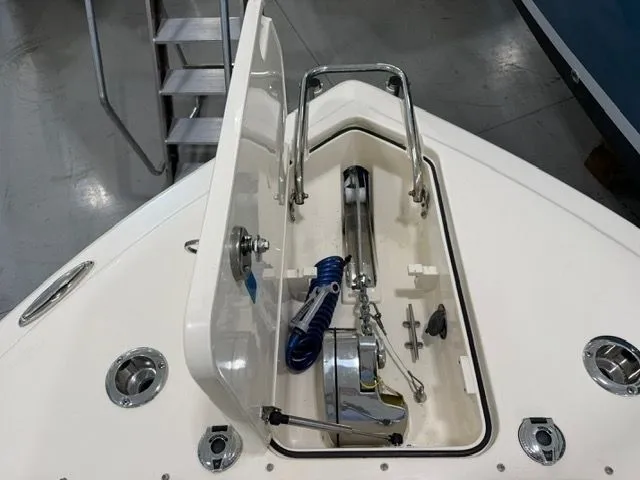 Slide: The Image of Scout 255 Dorado 2023 - 9