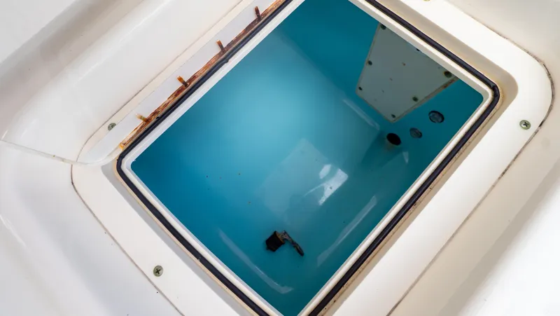 Slide: The Image of Livewell compartment on 2010 Robalo R305 Walkaround boat. - 46