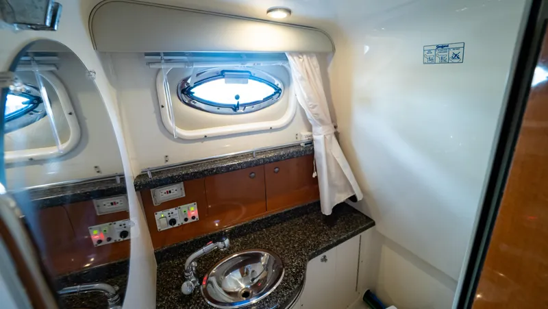 Slide: The Image of Robalo R305 Walkaround 2010 - 74