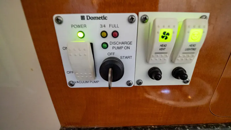 Slide: The Image of Robalo R305 Walkaround 2010 - 75