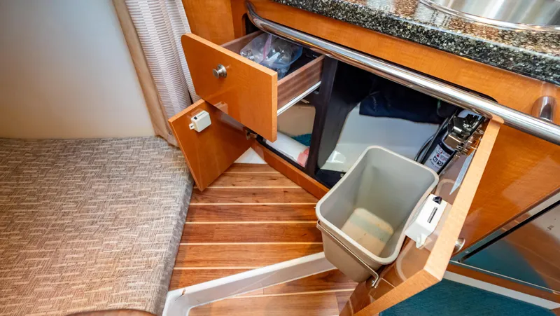 Slide: The Image of Robalo R305 Walkaround 2010 - 76