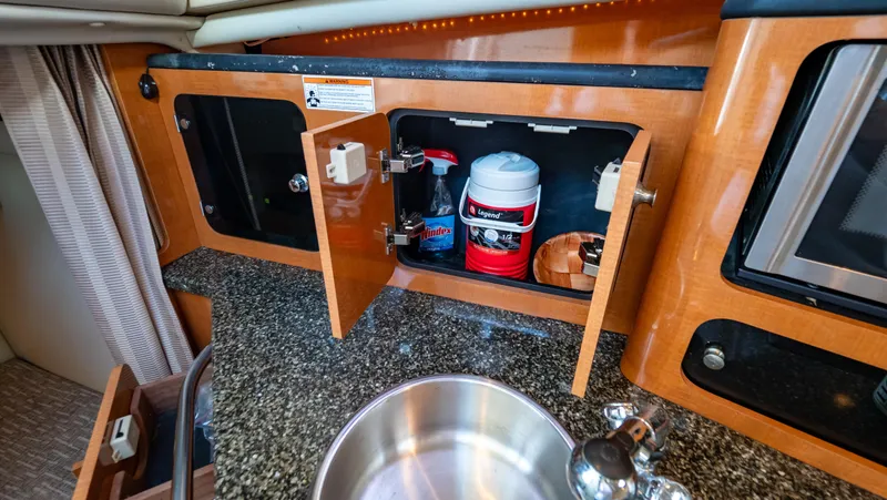 Slide: The Image of Robalo R305 Walkaround 2010 - 77